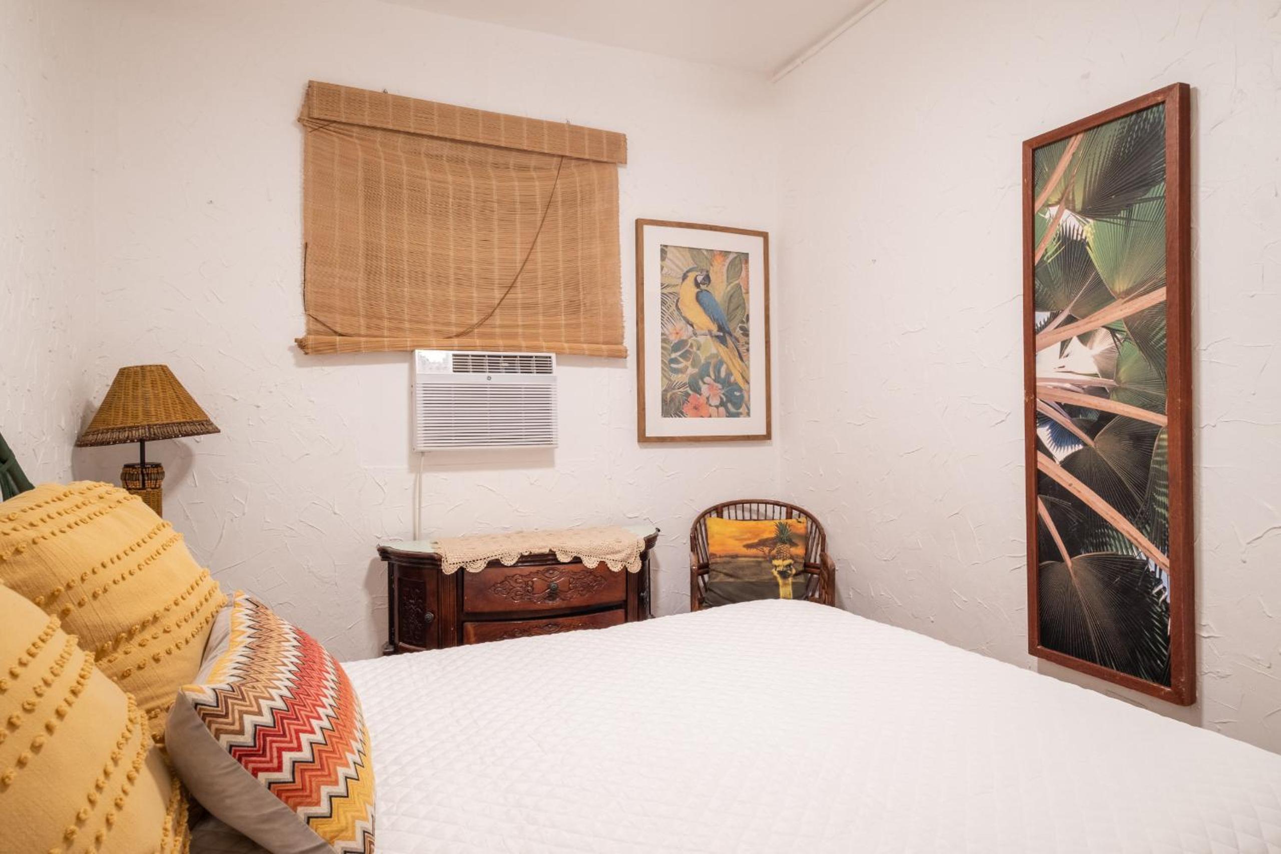 Beach Pad w Patio, walk to everything! GEN AC - 20 Down