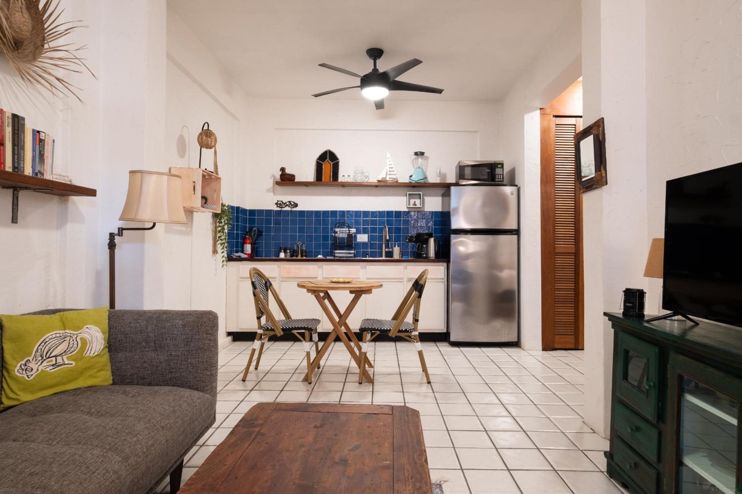 Beach Pad w Patio, walk to everything! GEN AC - 20 Down