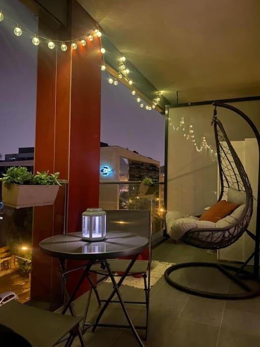Zene Apartment Vinyl Record Player & Projector