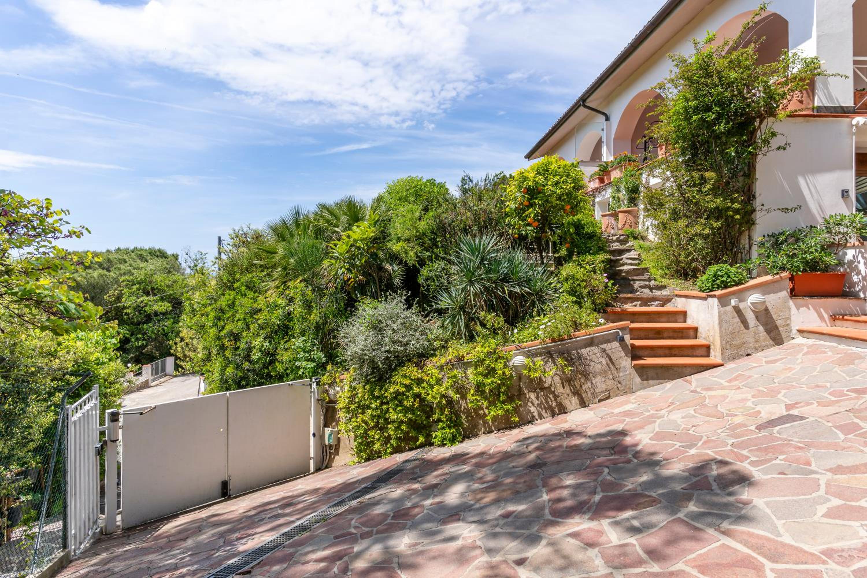 Quercianella Lovely Apartament and Loft Sea View! view 4