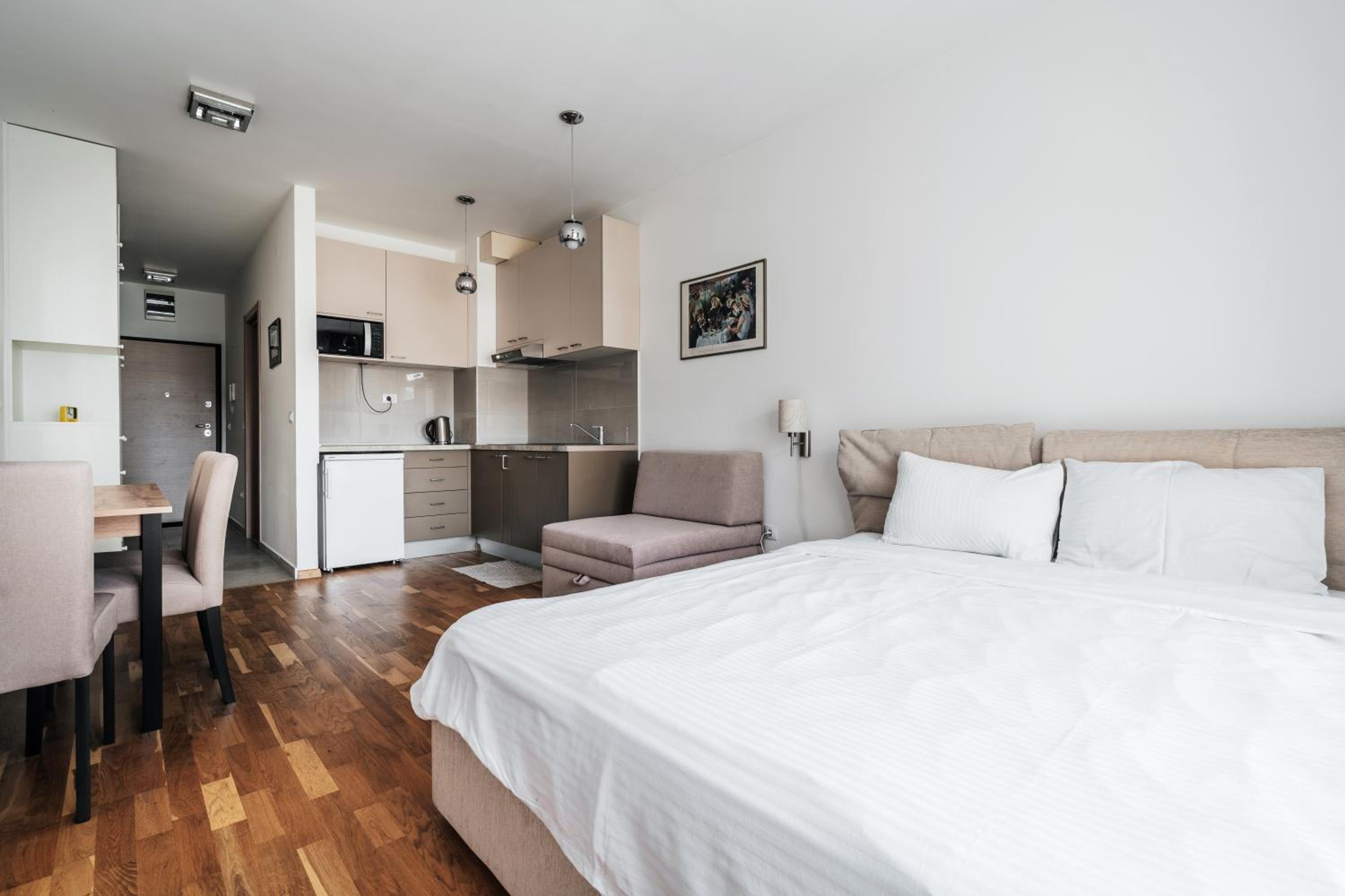 Central studio by In Property view 4