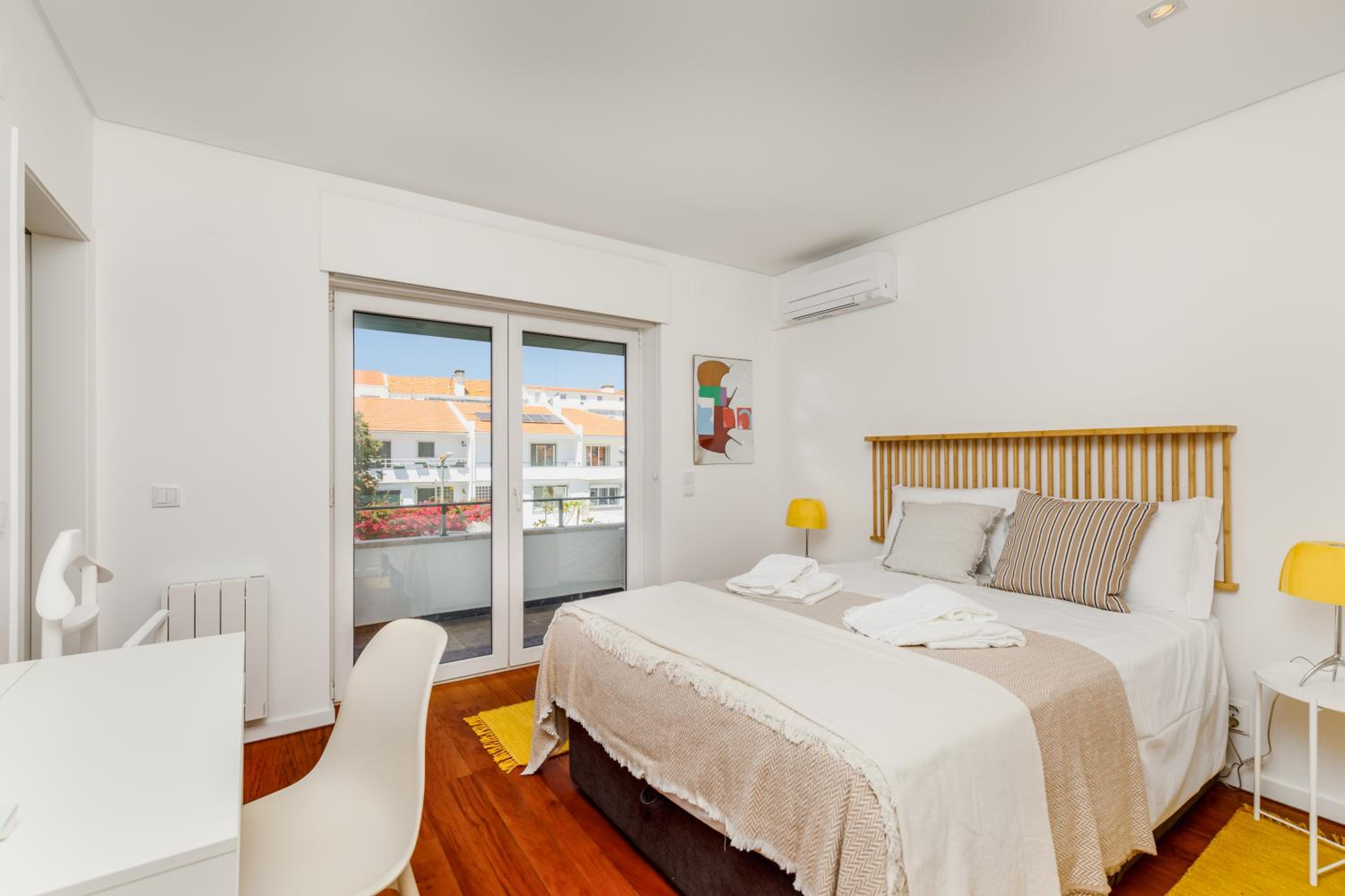 Haus Abel - pool, parking and garden in the heart of Lisbon view 5