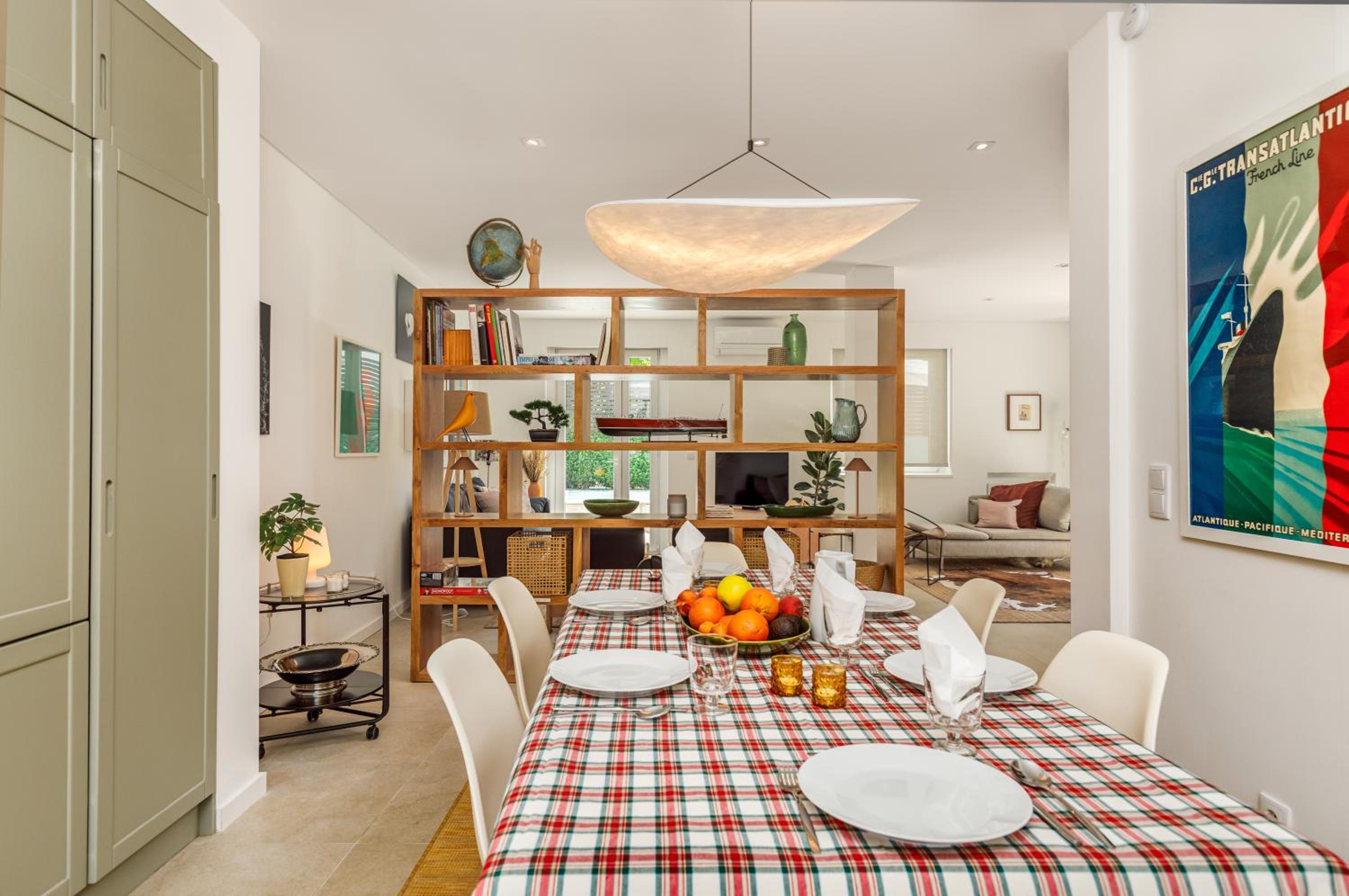 Haus Abel - pool, parking and garden in the heart of Lisbon view 3