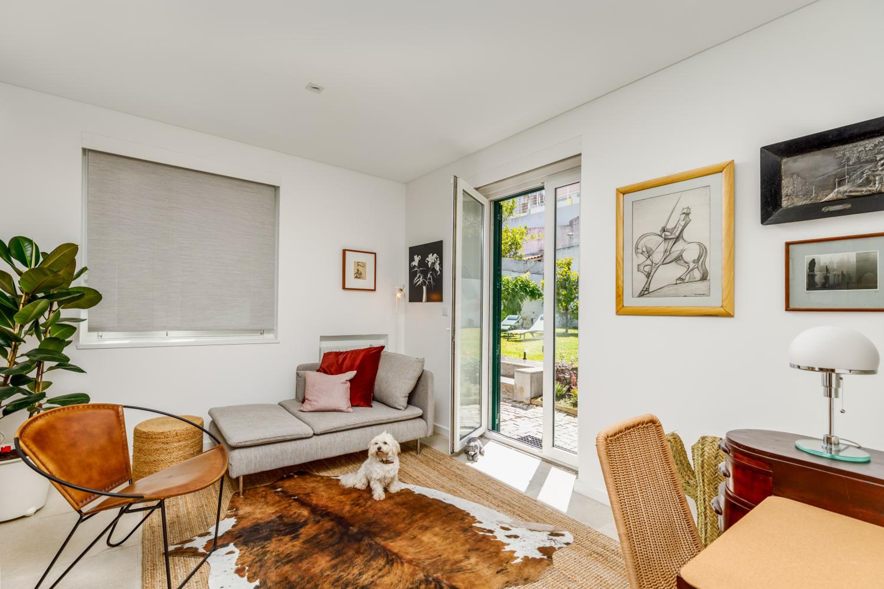 Haus Abel - pool, parking and garden in the heart of Lisbon view 2