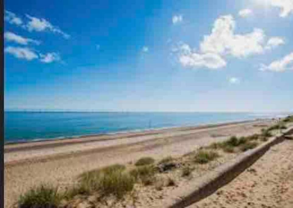 Sandy feet retreat