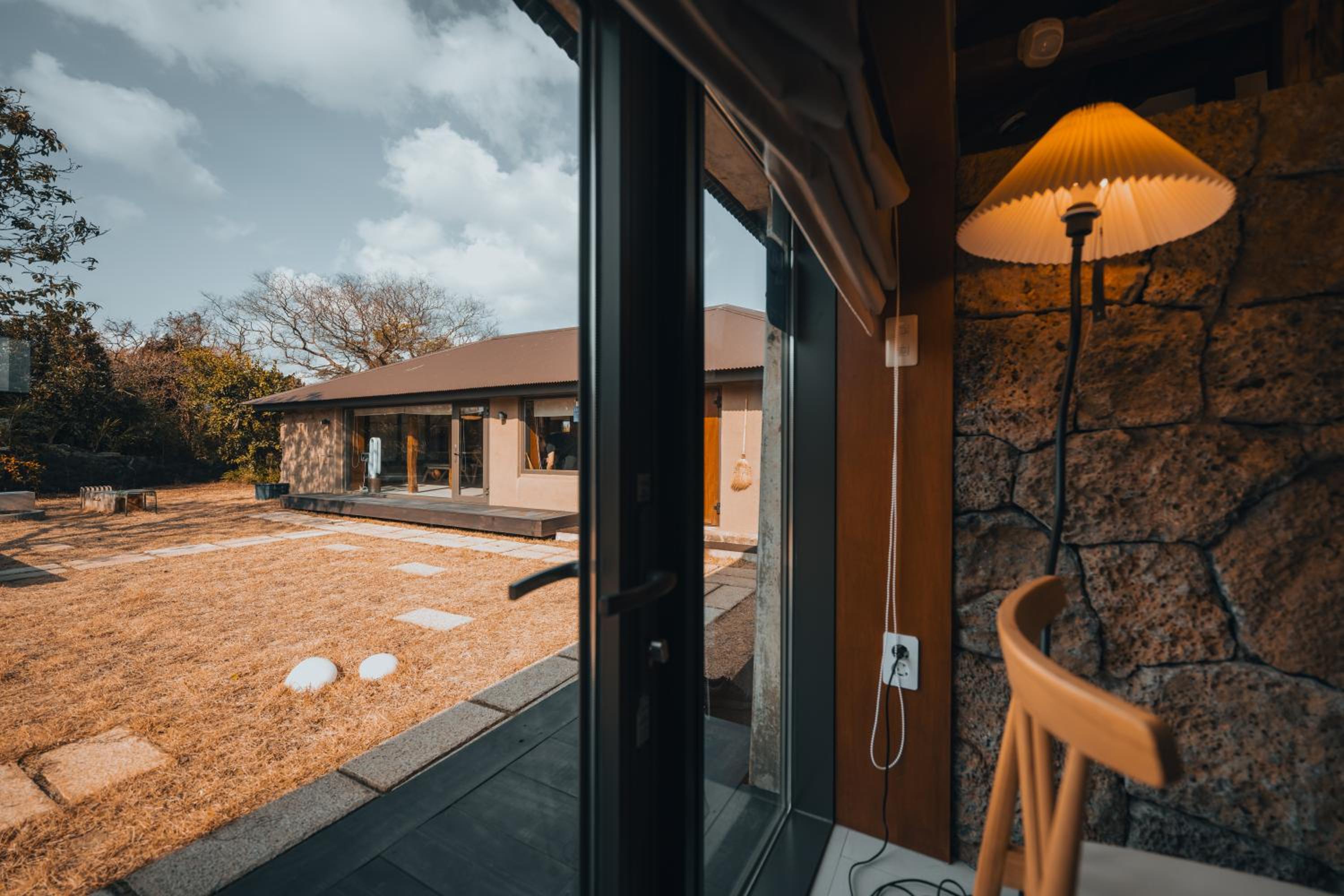 Dazayo Gosan Dodle House view 2