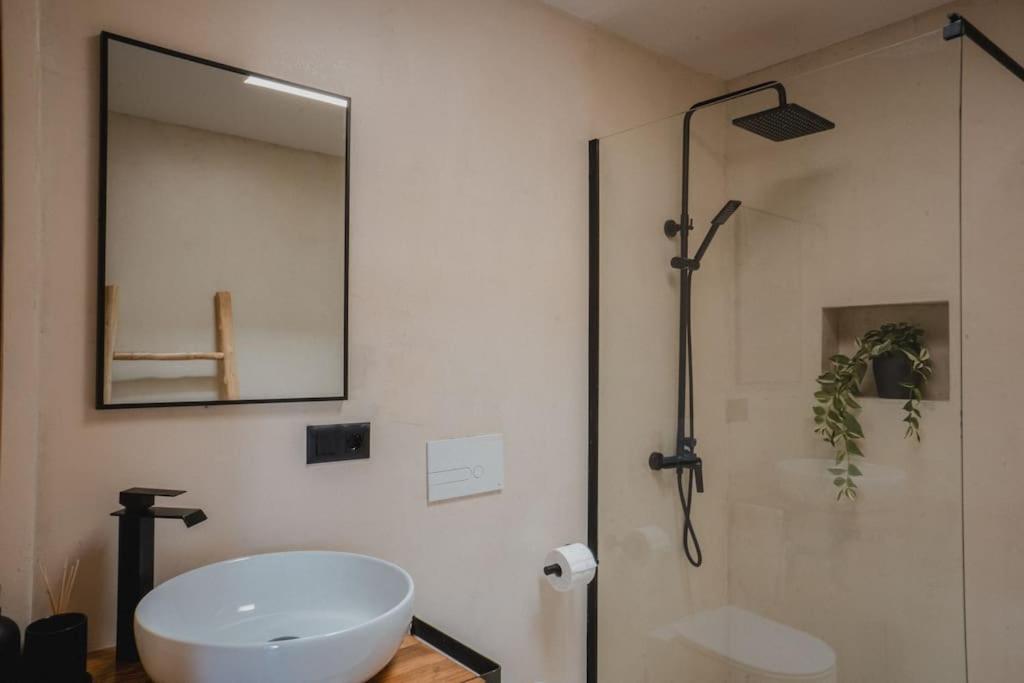 Villa Seaweeds