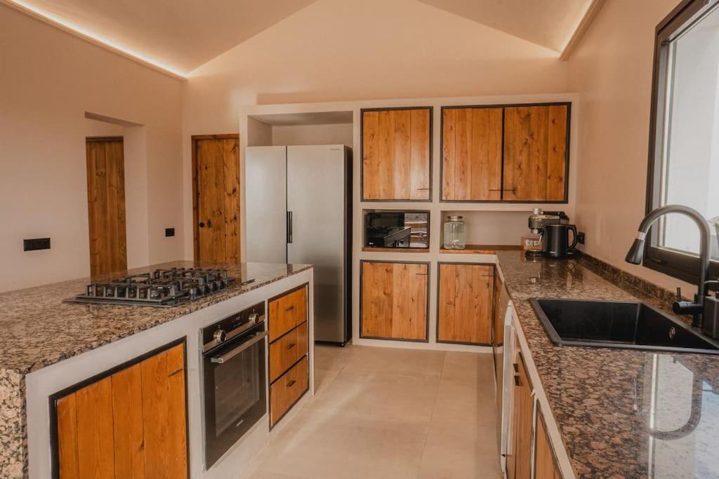 Villa Seaweeds