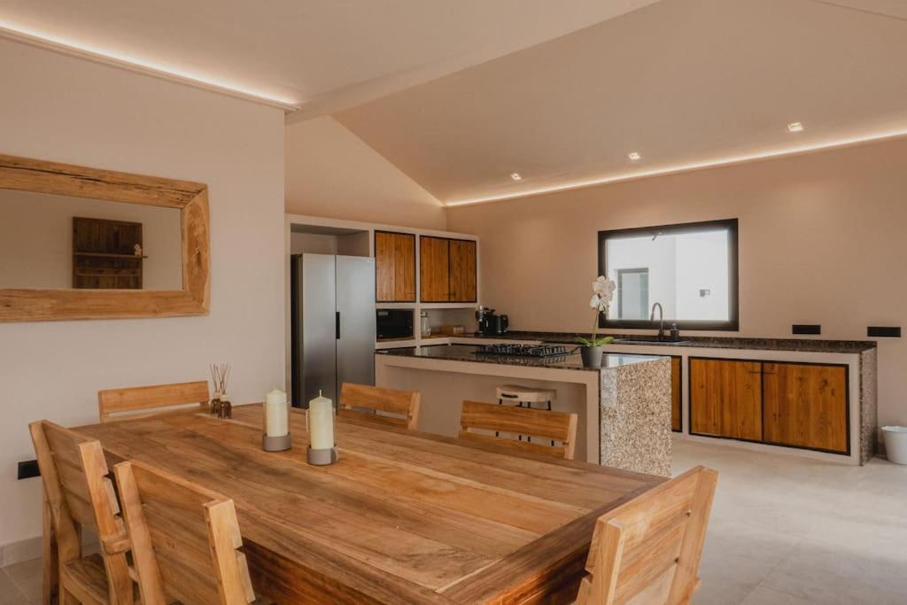 Villa Seaweeds
