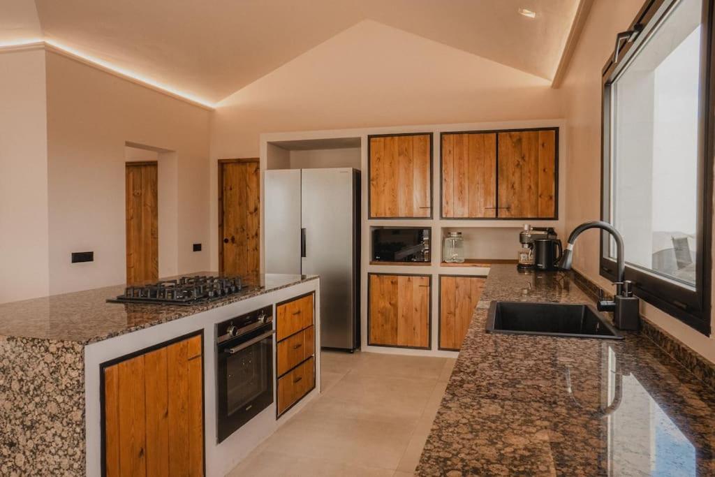 Villa Seaweeds