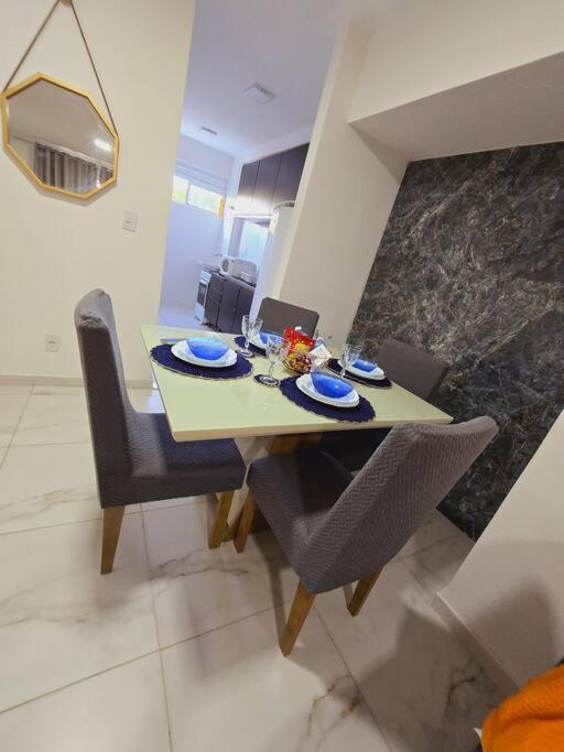 Lindo apartamento em condominio dois ar cond