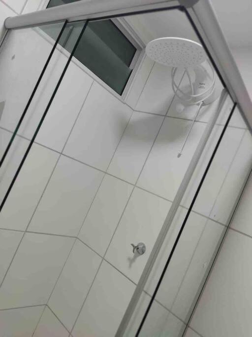 Lindo apartamento em condominio dois ar cond