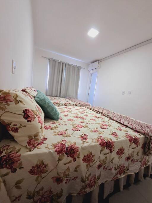 Lindo apartamento em condominio dois ar cond