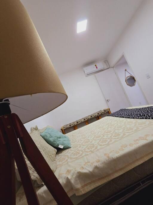 Lindo apartamento em condominio dois ar cond