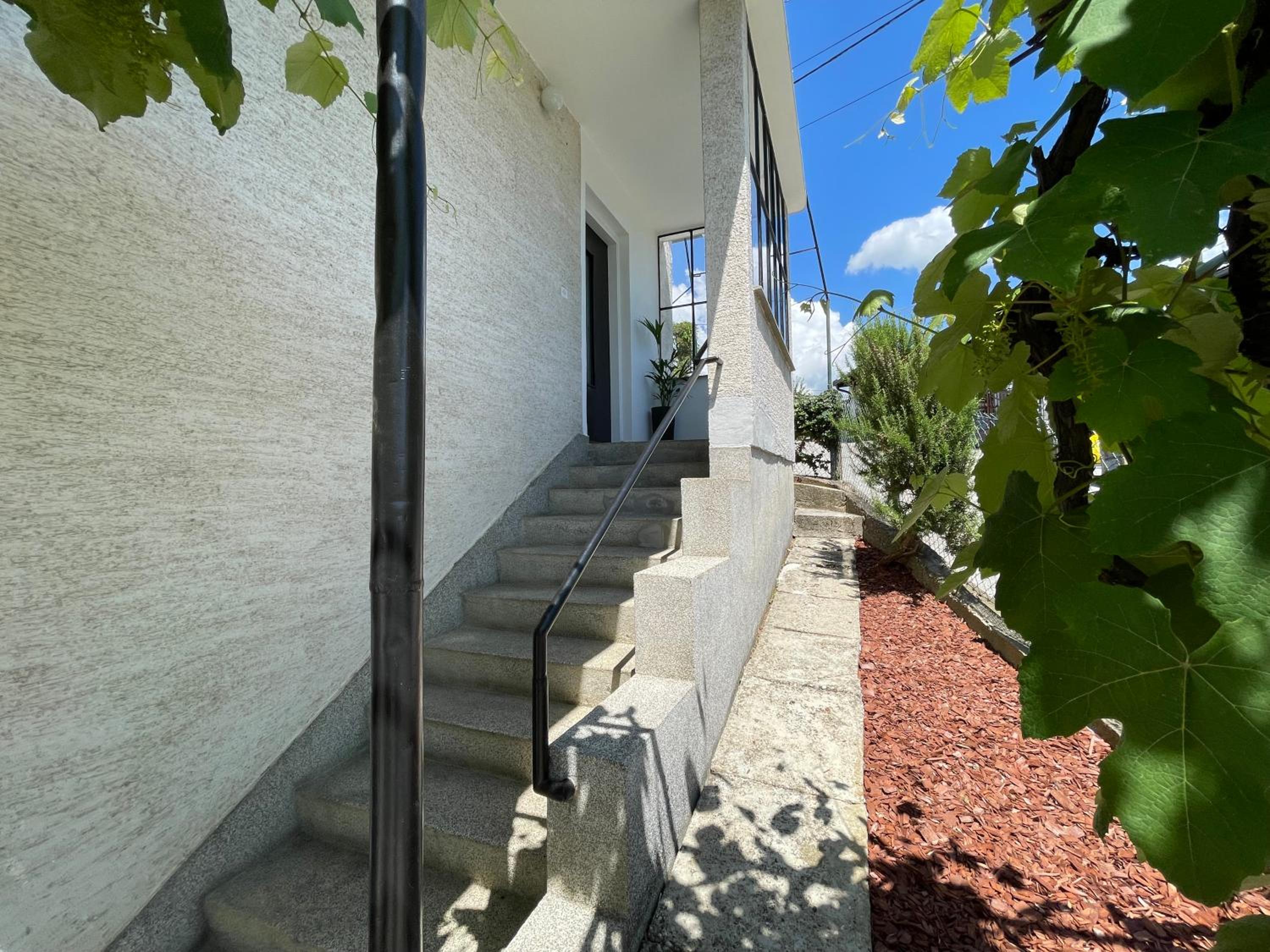 All Seasons Home Zagreb with free parking, garden and WiFi