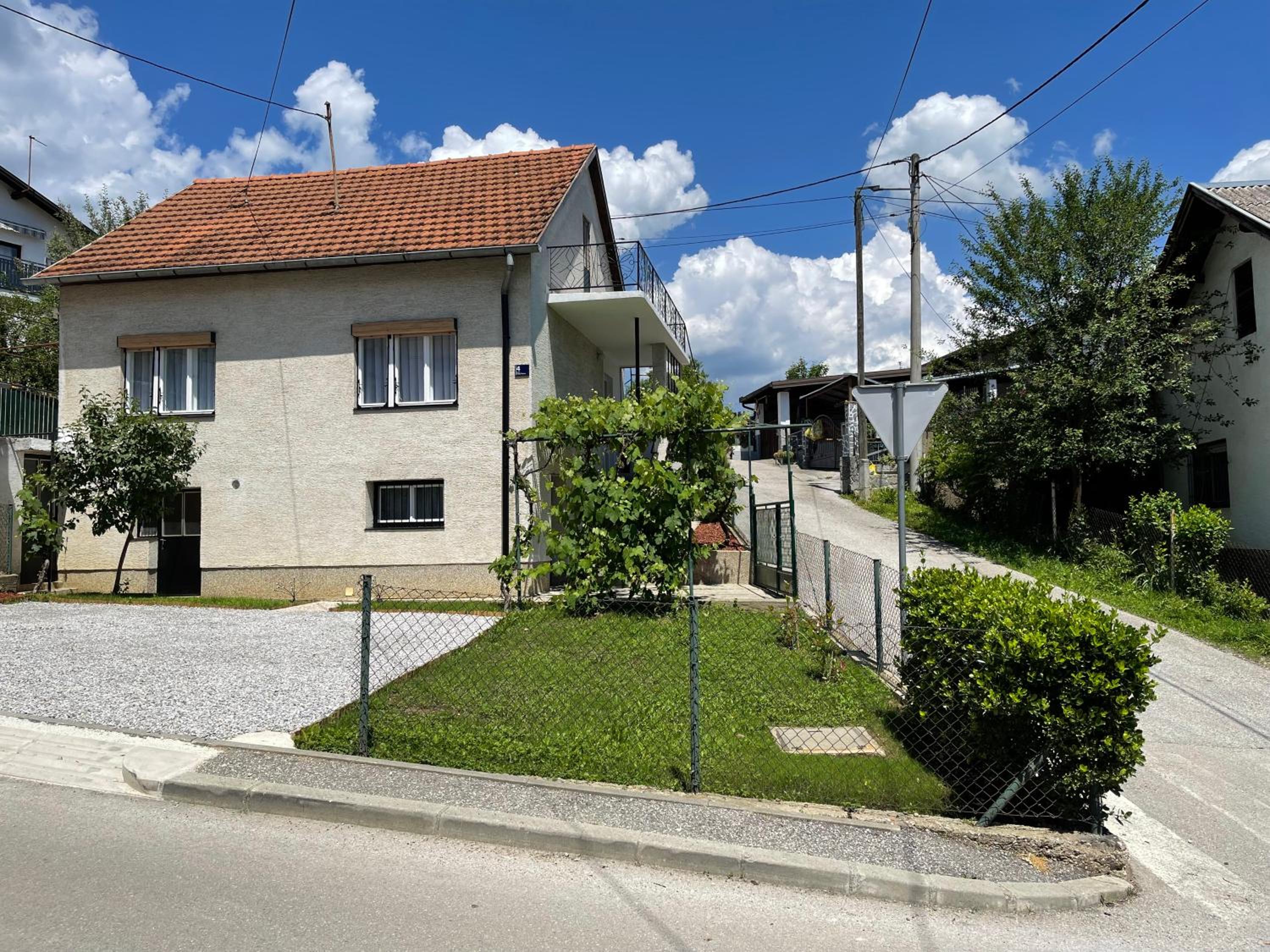 All Seasons Home Zagreb with free parking, garden and WiFi
