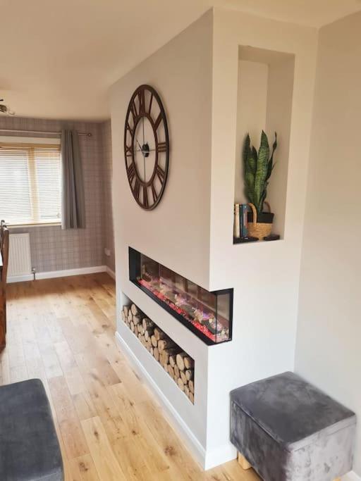 York Street Retreat, modern cosy 2 bed with garden view 3