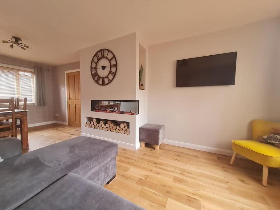 York Street Retreat, modern cosy 2 bed with garden view 4