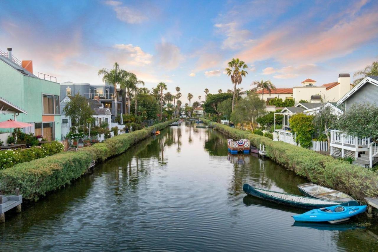 The Canal Escape - canal-front Italian villa