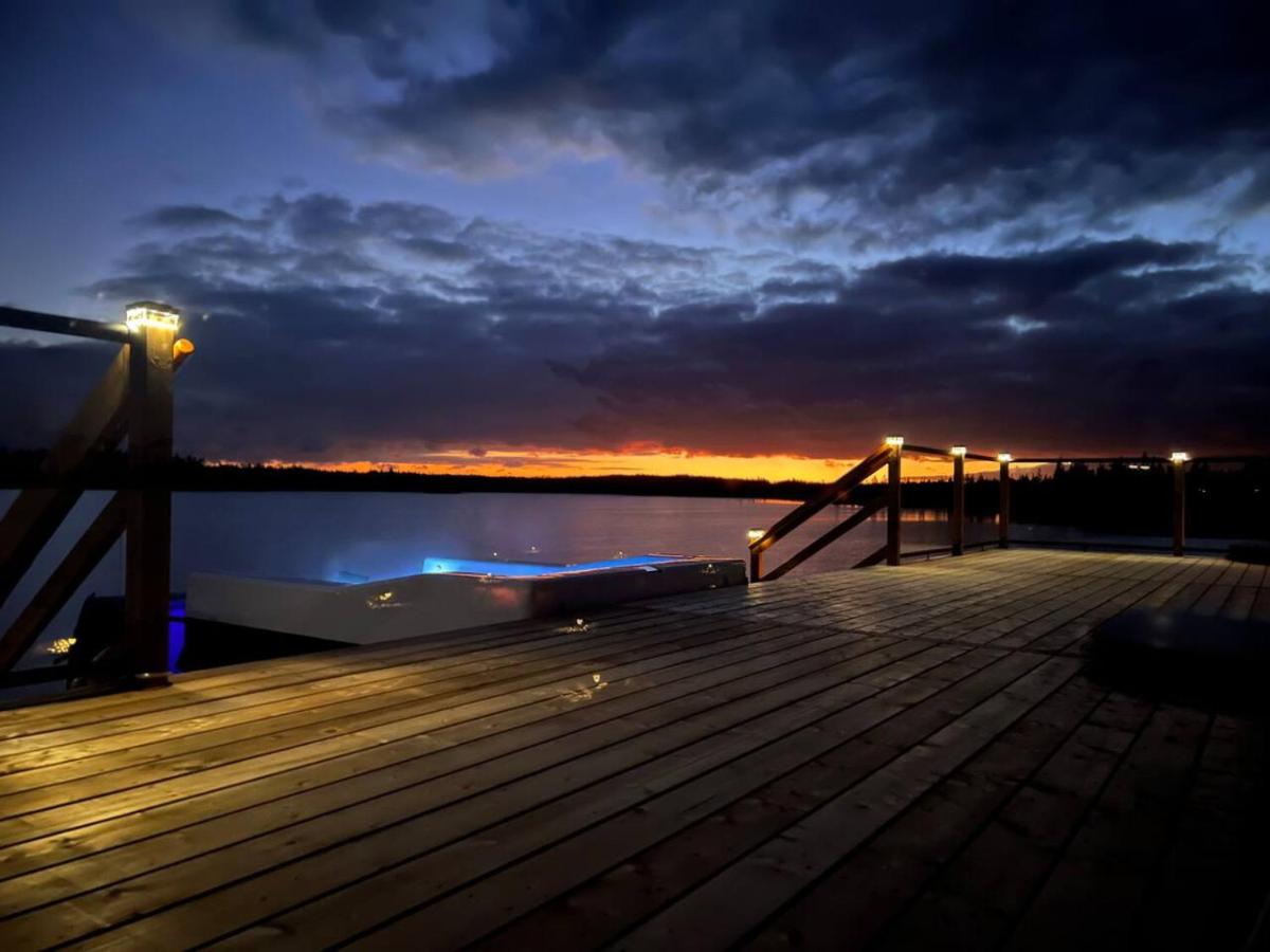 San Adaleida Lake House with Private Hot Tub Outdoor Shower Kayaks