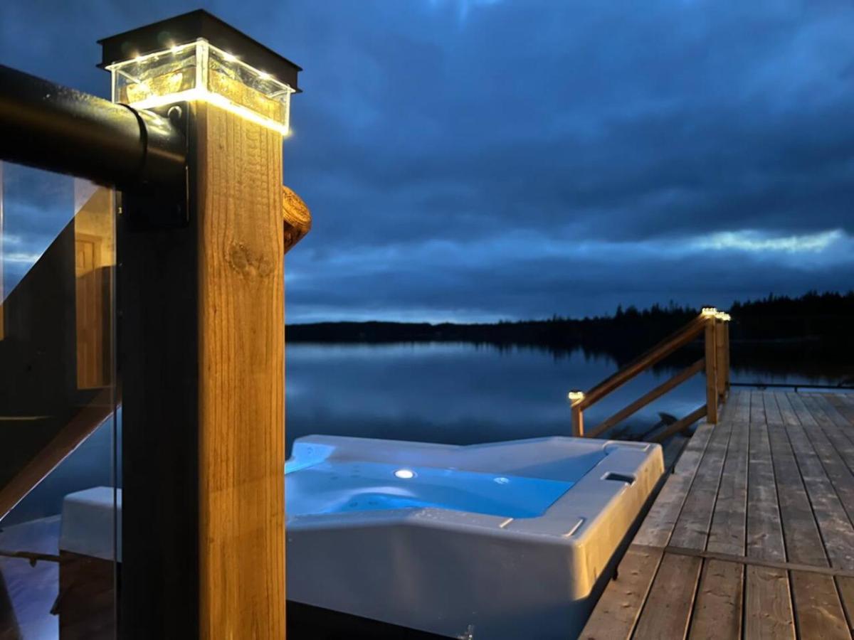 San Adaleida Lake House with Private Hot Tub Outdoor Shower Kayaks