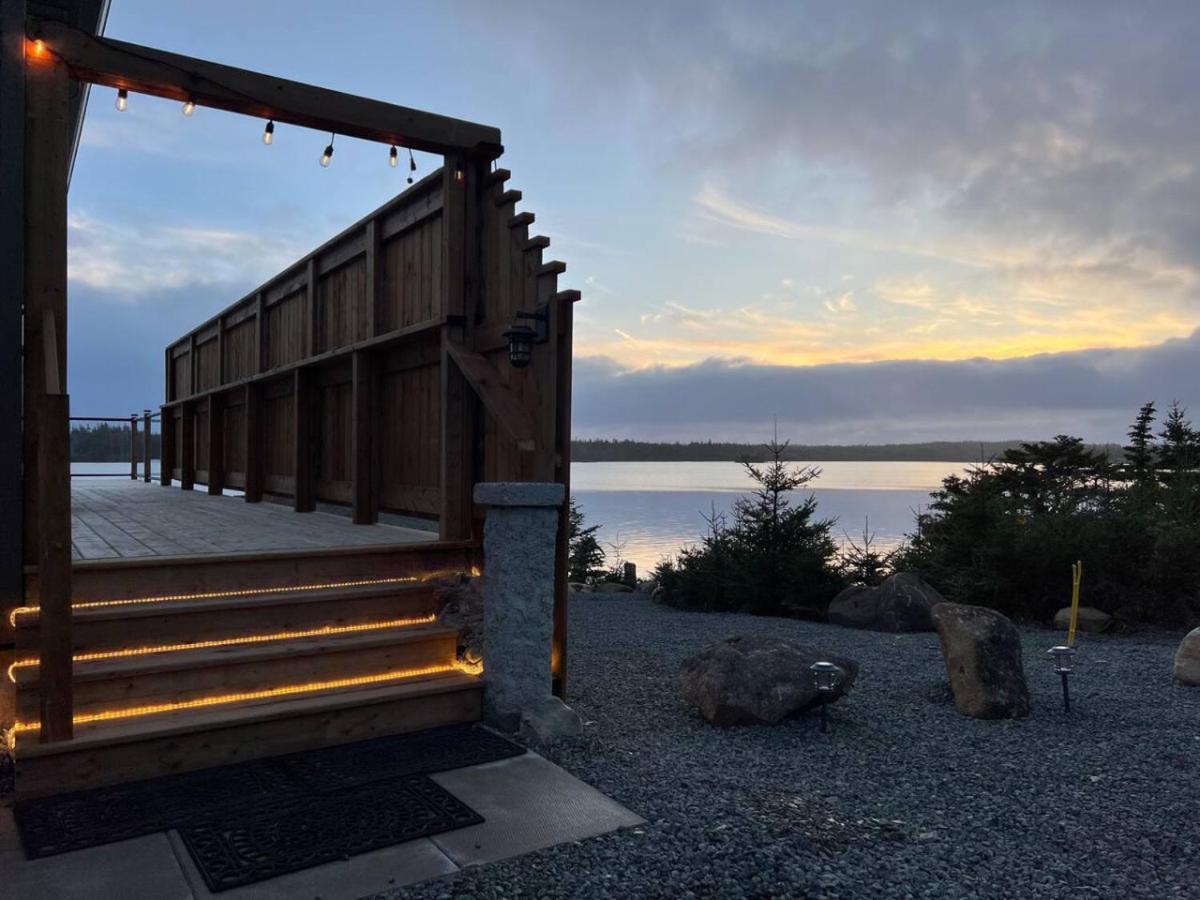 San Adaleida Lake House with Private Hot Tub Outdoor Shower Kayaks