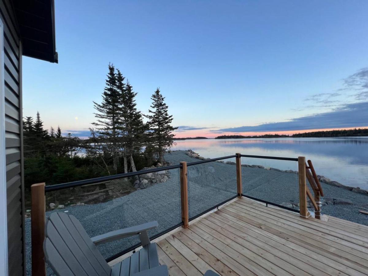 San Adaleida Lake House with Private Hot Tub Outdoor Shower Kayaks