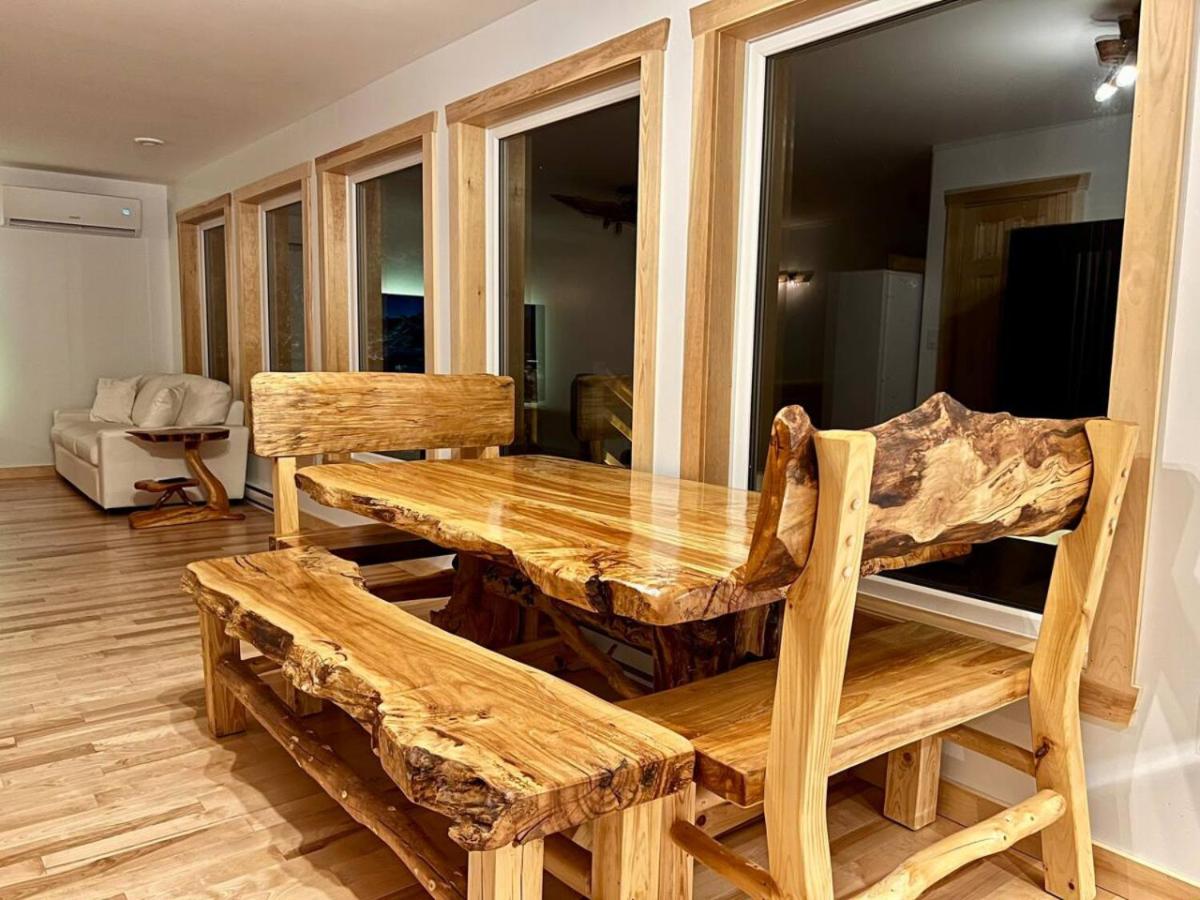 San Adaleida Lake House with Private Hot Tub Outdoor Shower Kayaks