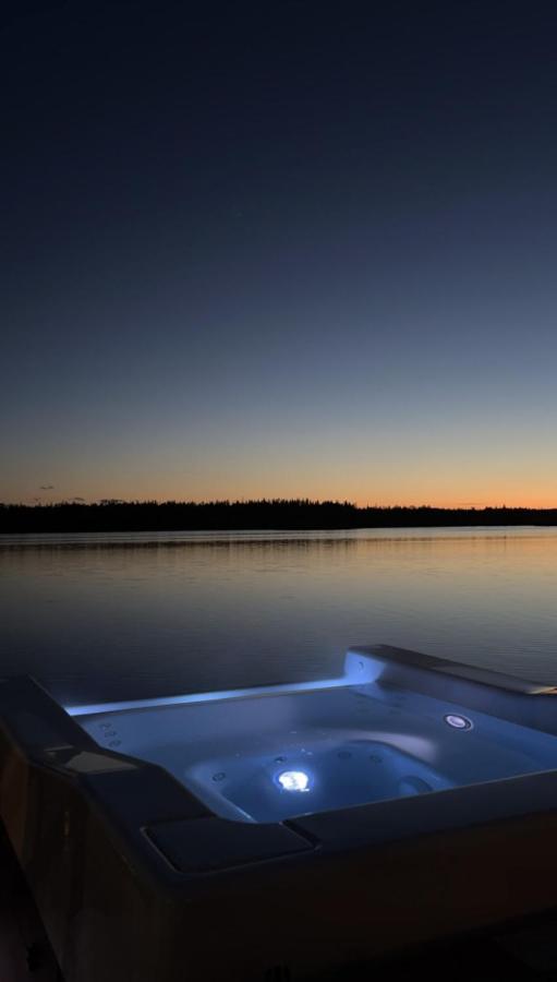 San Adaleida Lake House with Private Hot Tub Outdoor Shower Kayaks