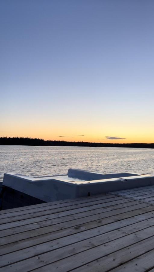 San Adaleida Lake House with Private Hot Tub Outdoor Shower Kayaks