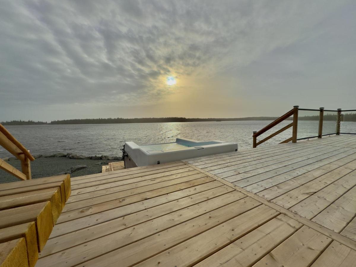 San Adaleida Lake House with Private Hot Tub Outdoor Shower Kayaks