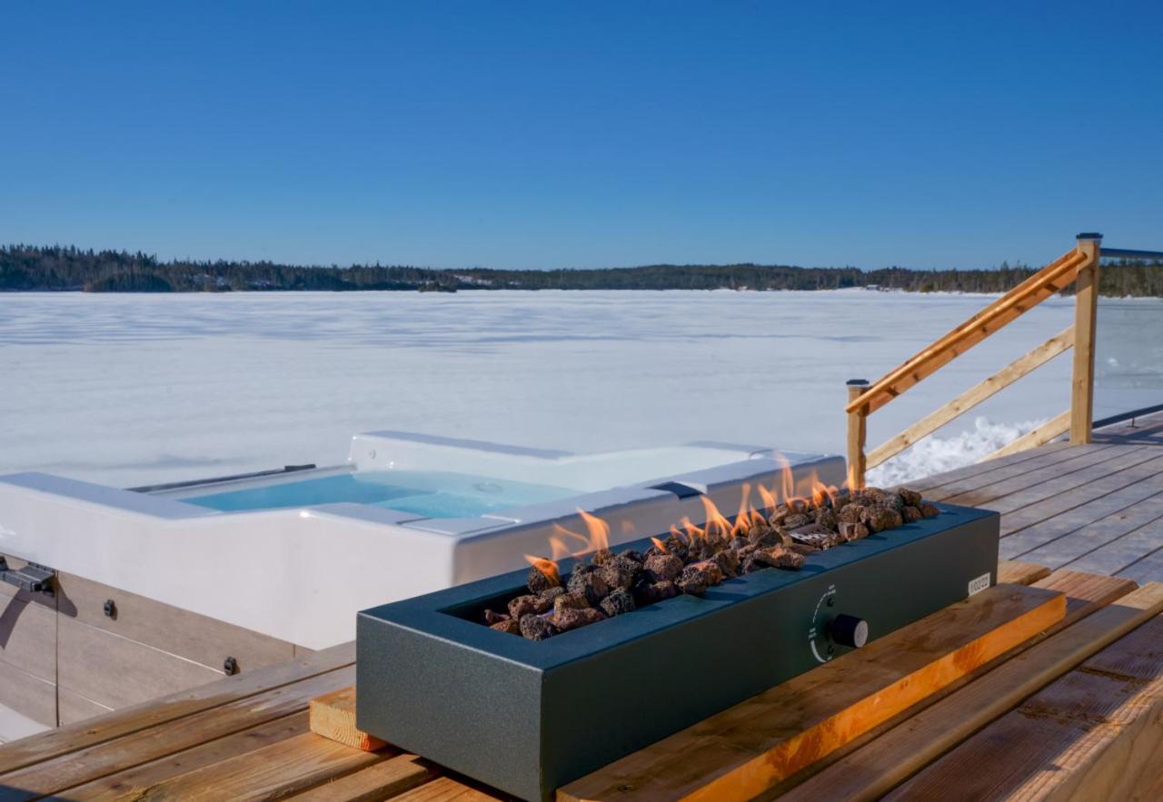 San Adaleida Lake House with Private Hot Tub Outdoor Shower Kayaks