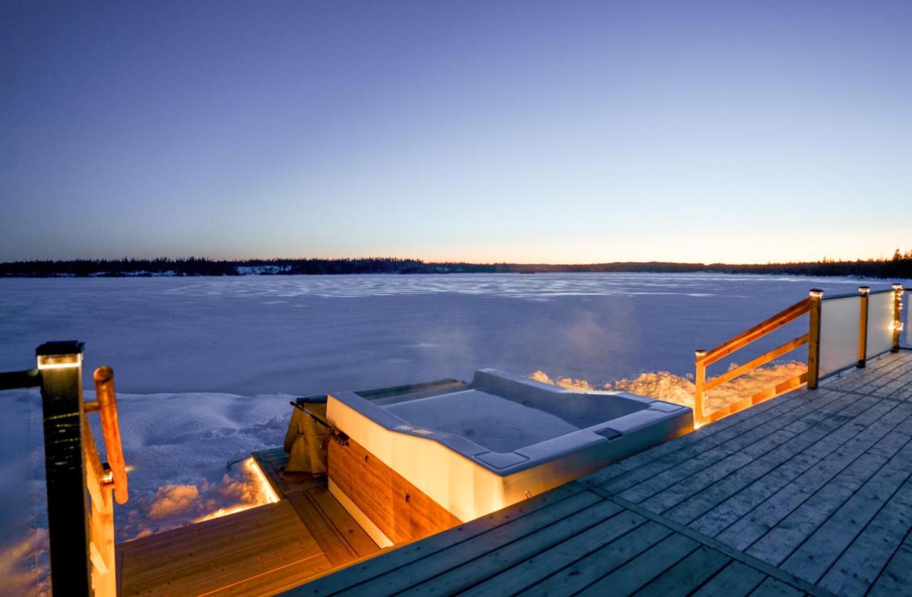 San Adaleida Lake House with Private Hot Tub Outdoor Shower Kayaks