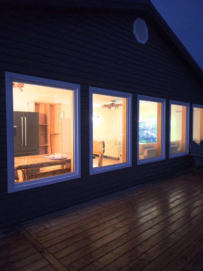 San Adaleida Lake House with Private Hot Tub Outdoor Shower Kayaks