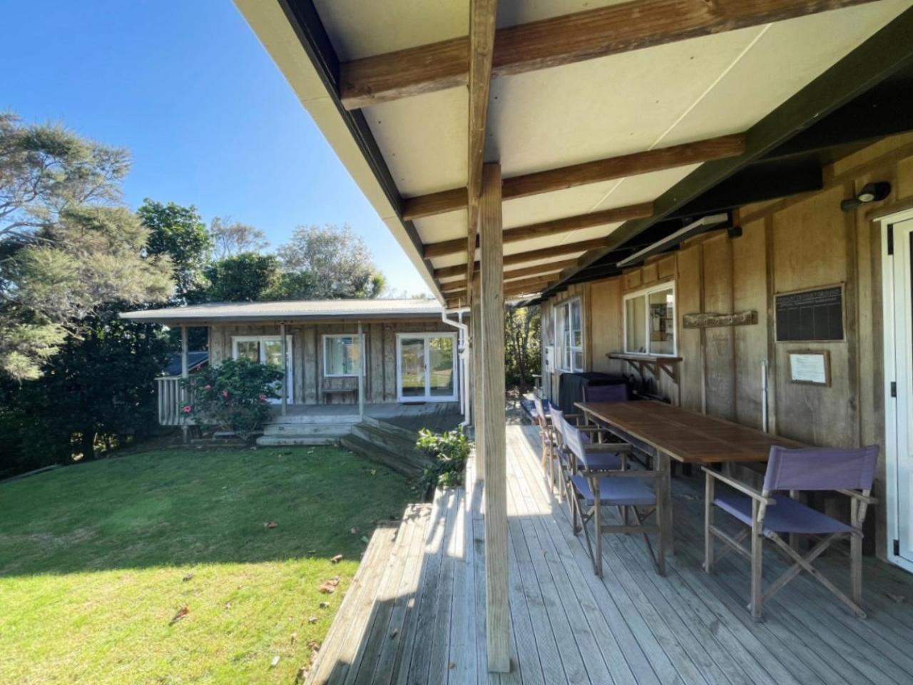 Genuine Kiwi Bach- Stay Waiheke view 4