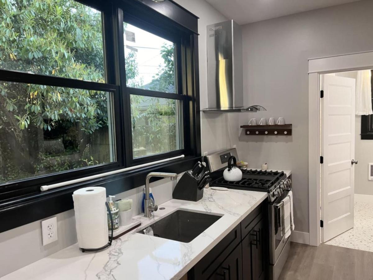 Albany Vacations - ADA Friendly and AC Little House on the Ferry - Property Image 2