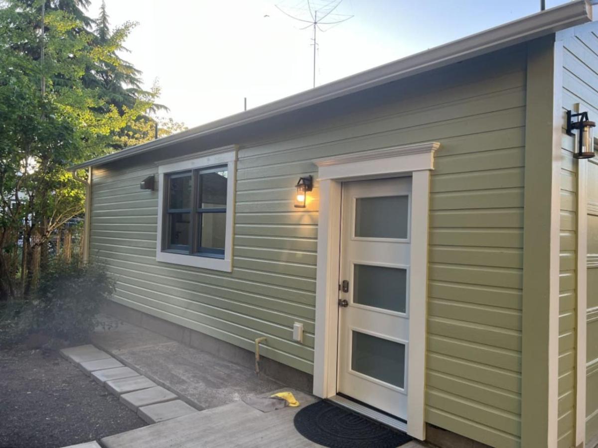 Albany Vacations - ADA Friendly and AC Little House on the Ferry - Property Image 5