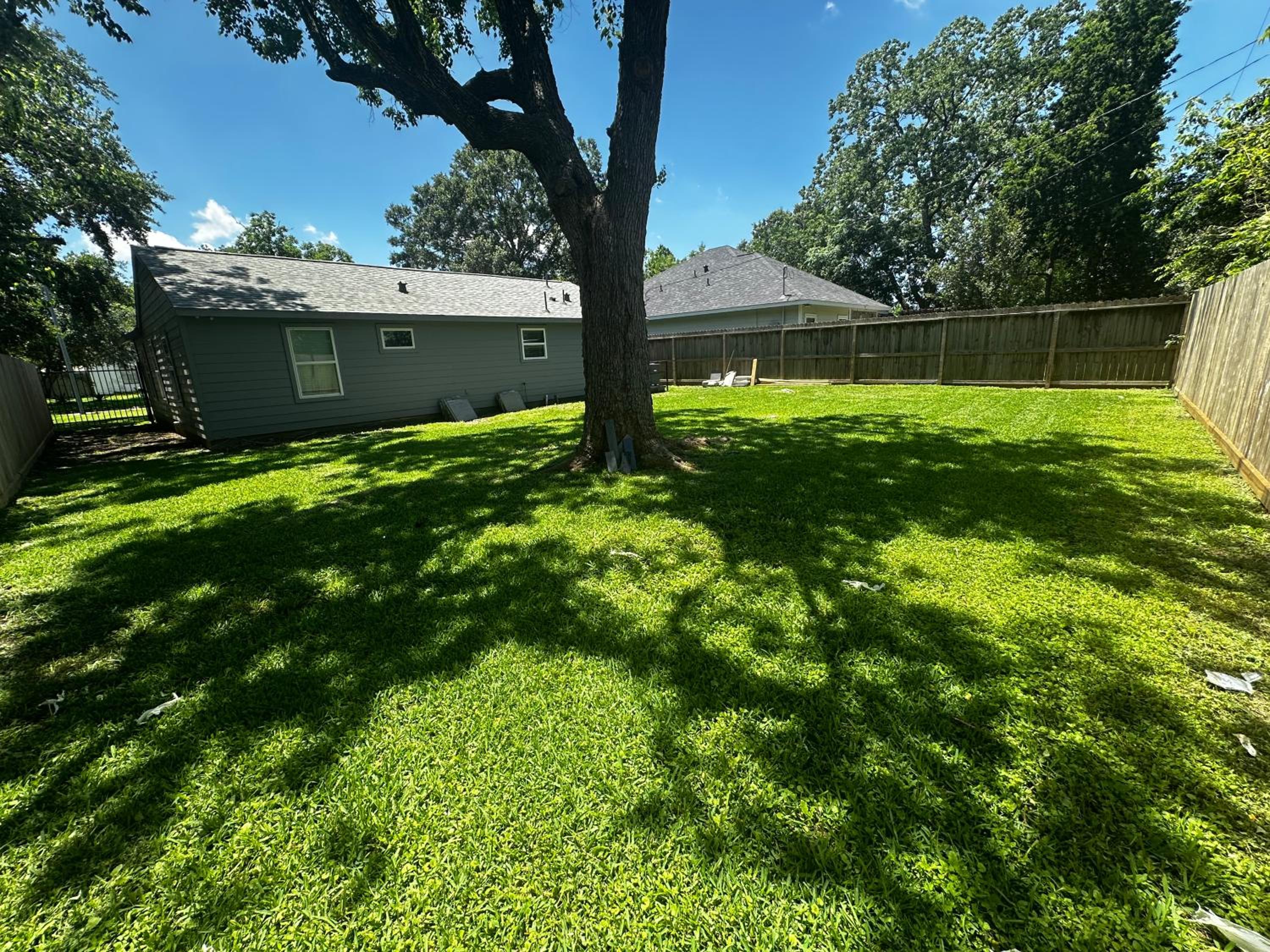 4 Bedroom retreat 20 minutes from NRG stadium and Hobby airport view 2