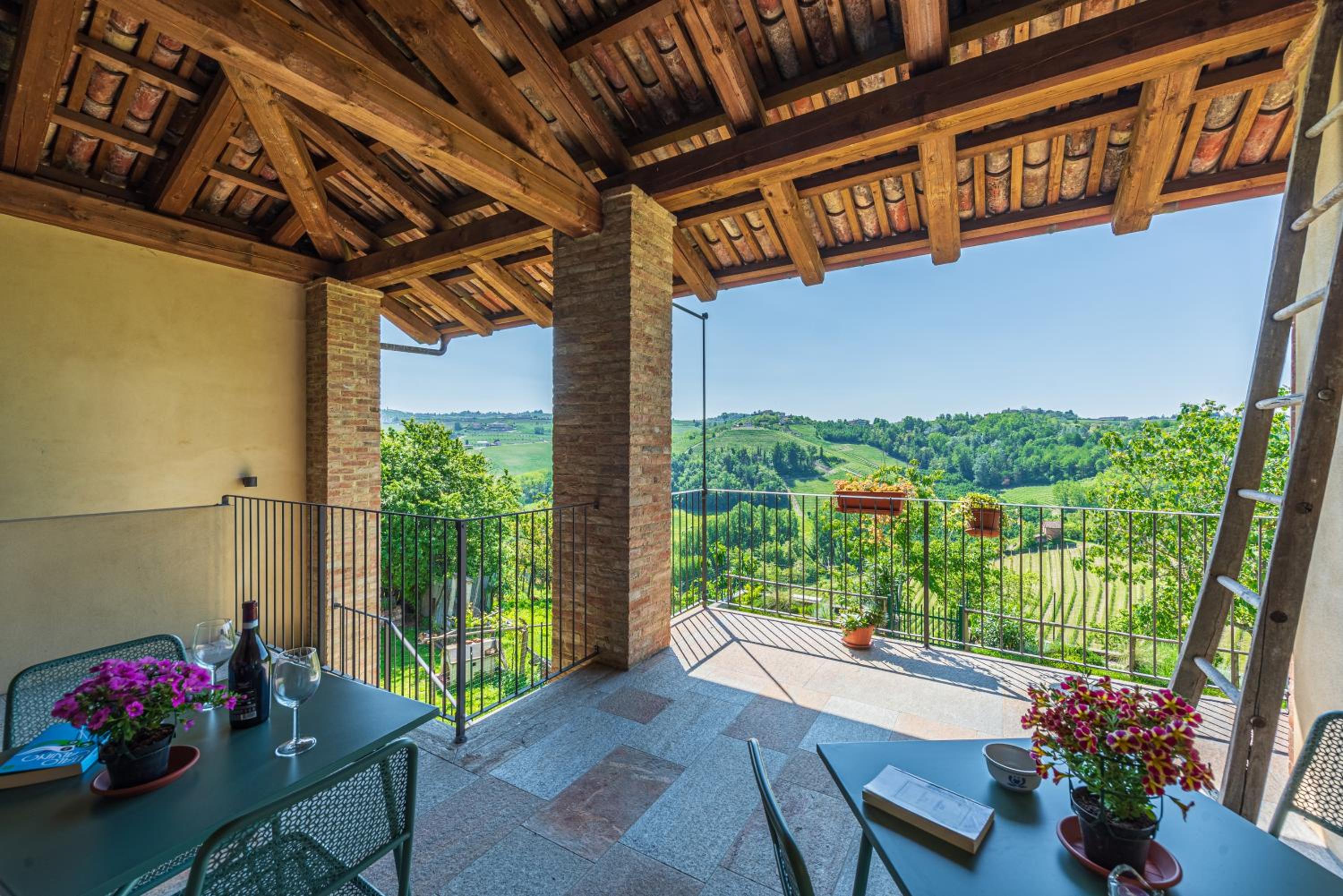 LeCoste rooms, Monforte view 3