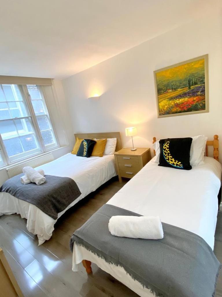 Shoreditch & Liverpool Street Room B view 5