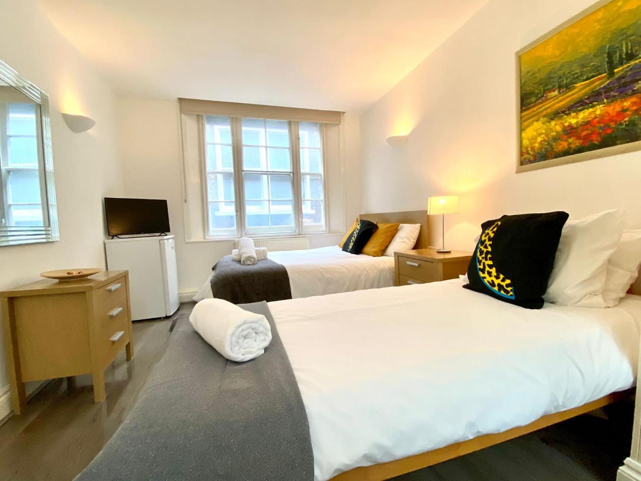 Shoreditch & Liverpool Street Room B view 4