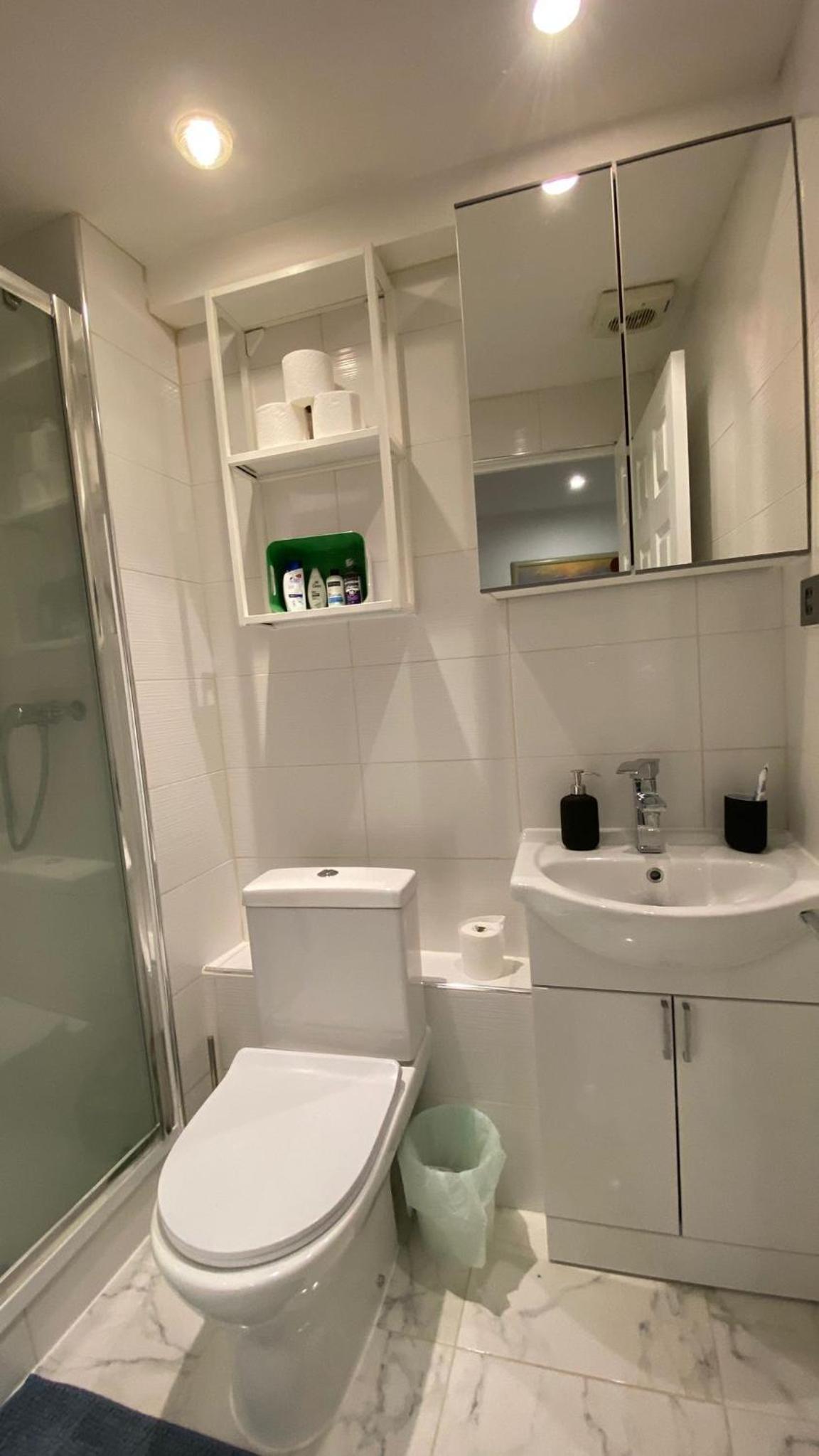 Shoreditch & Liverpool Street Room B view 3