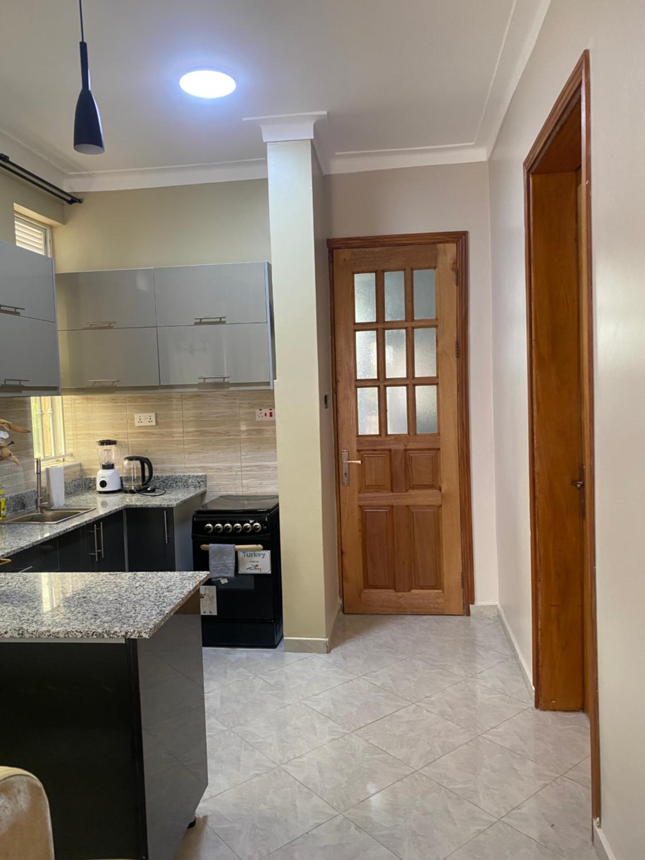 Veros cozy place Munyonyo view 2