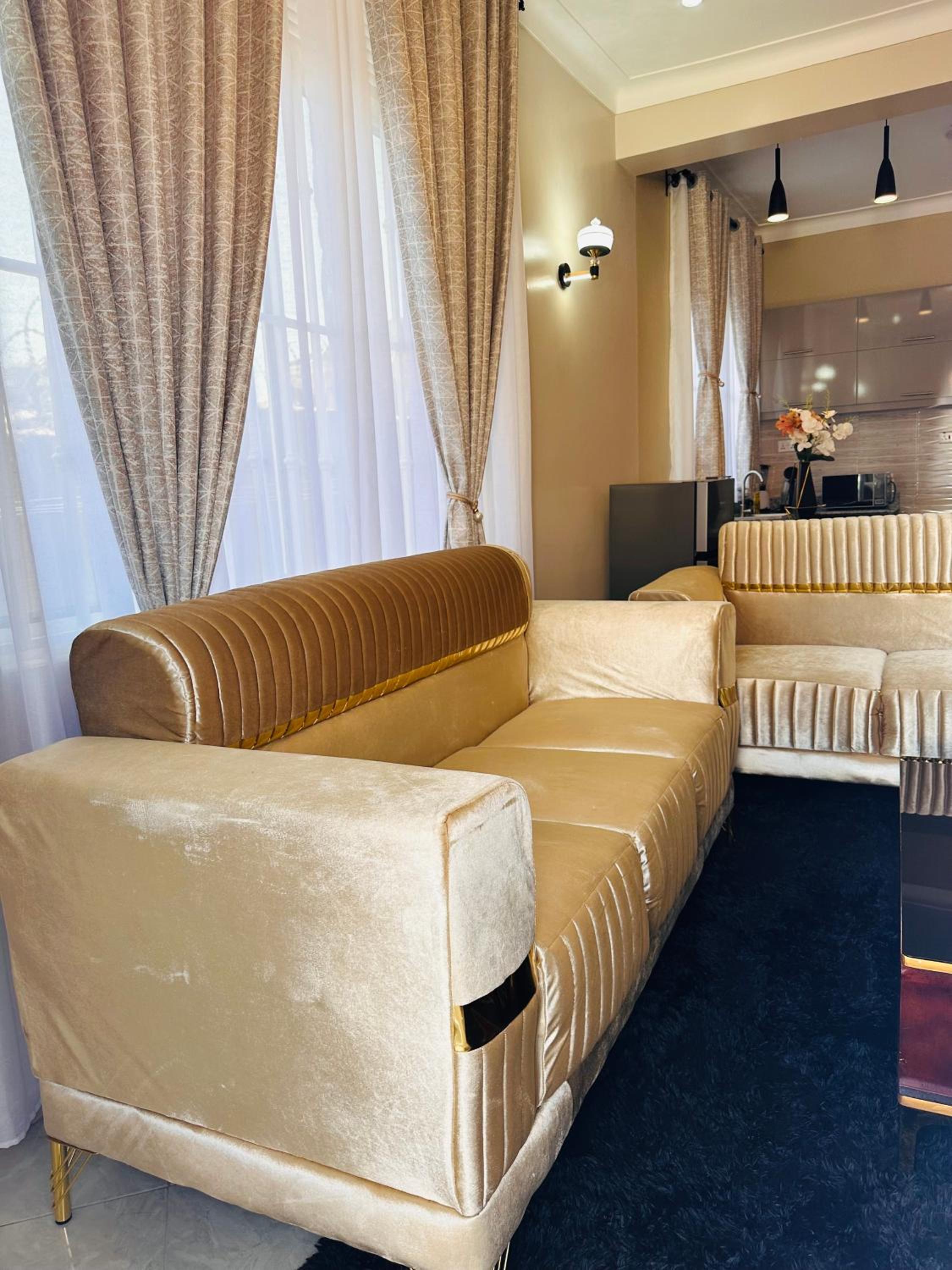 Veros cozy place Munyonyo view 4