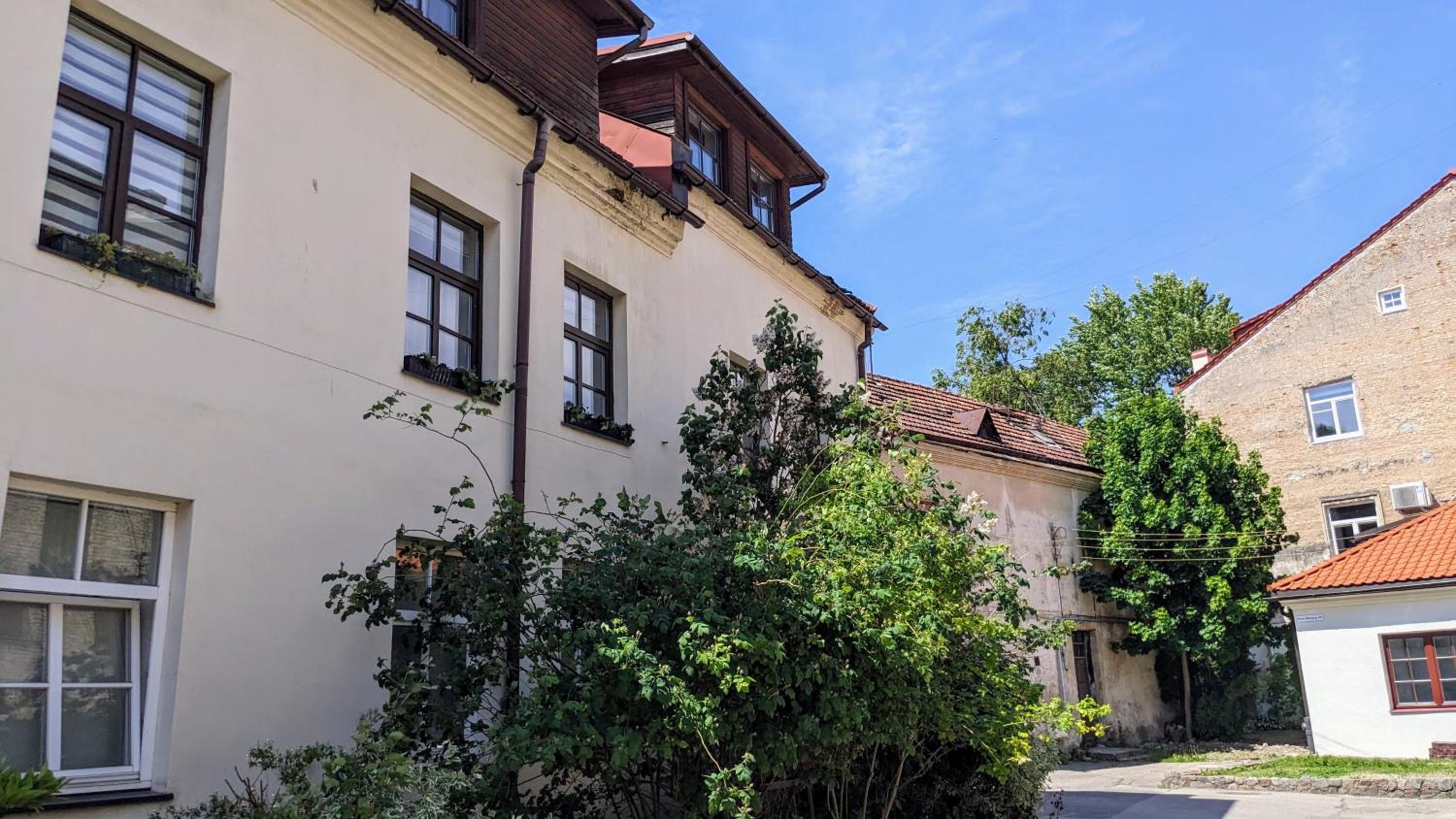 Spacious Old Town Apartment Free Parking