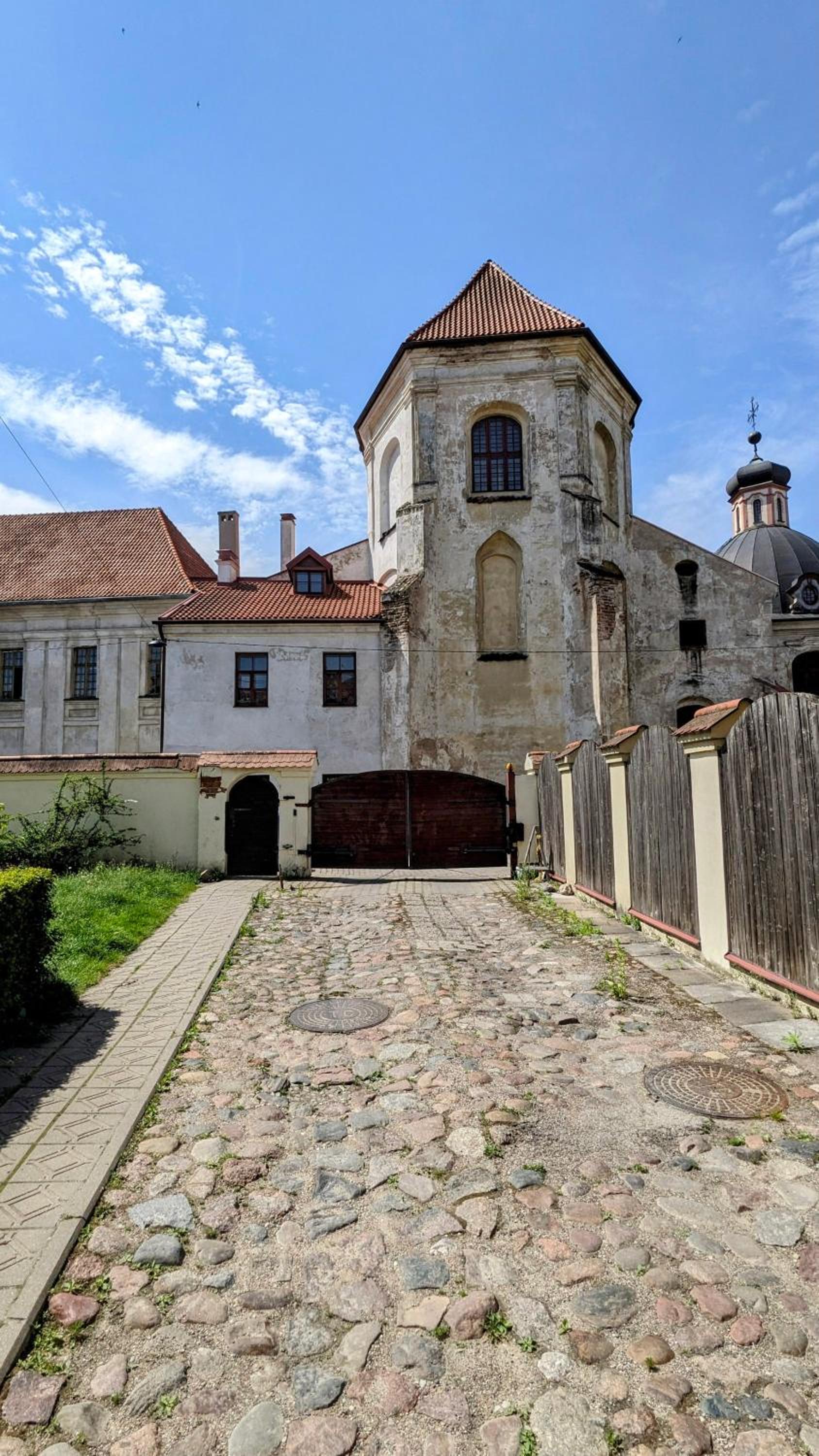 Spacious Old Town Apartment Free Parking