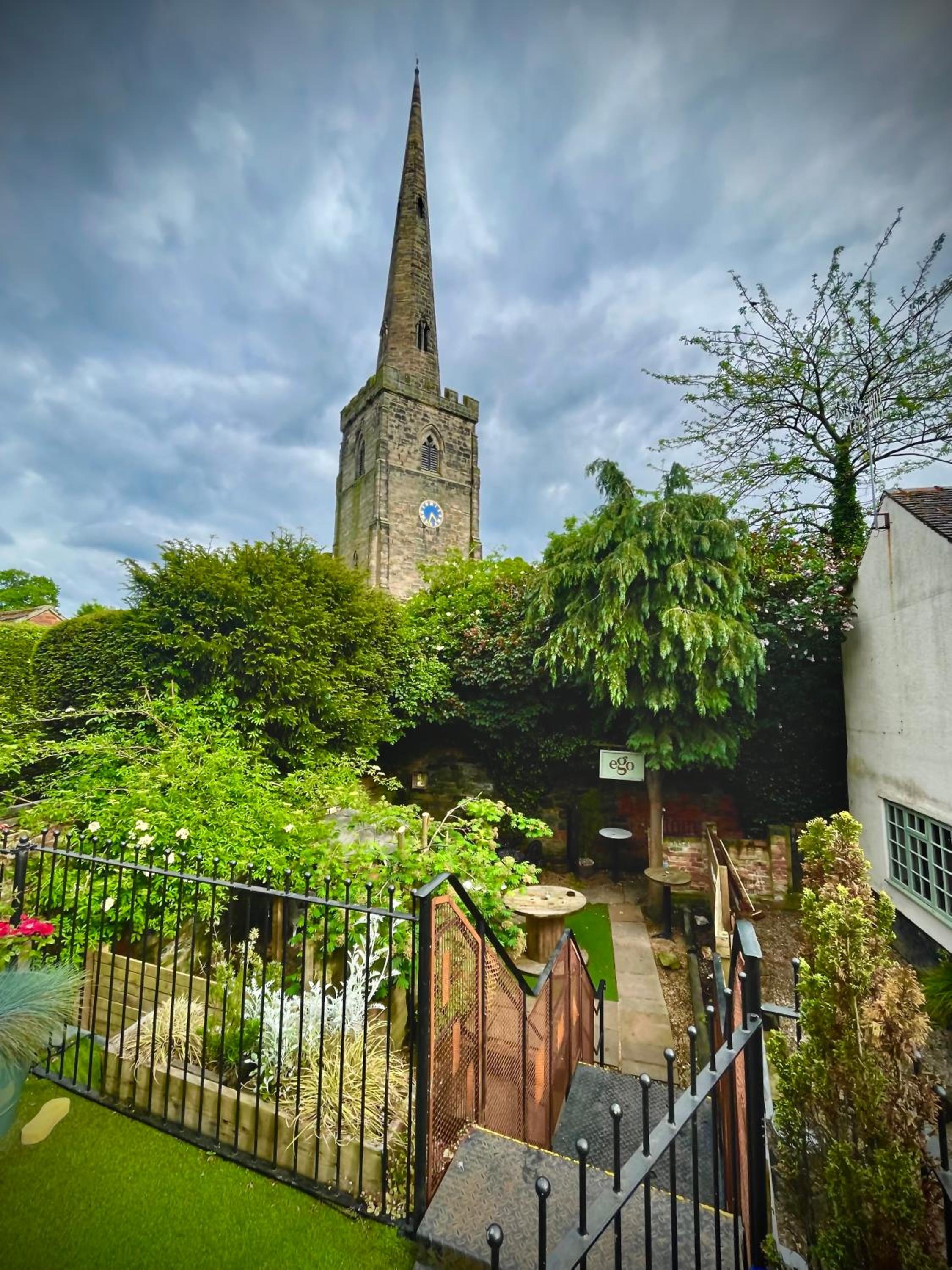 Rooftop One-Bedroom Apartment Near East Midlands Airport