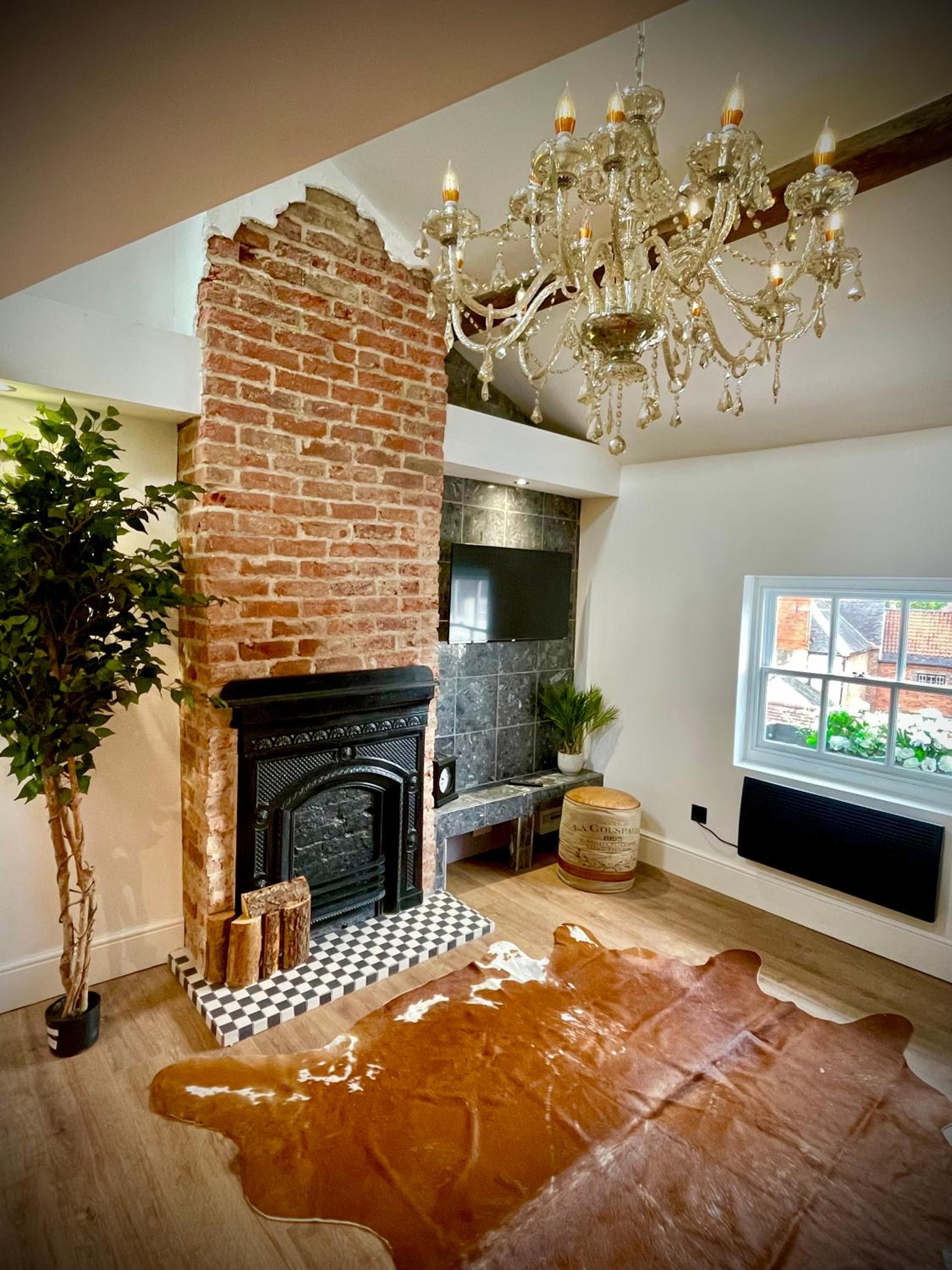 Rooftop One-Bedroom Apartment Near East Midlands Airport