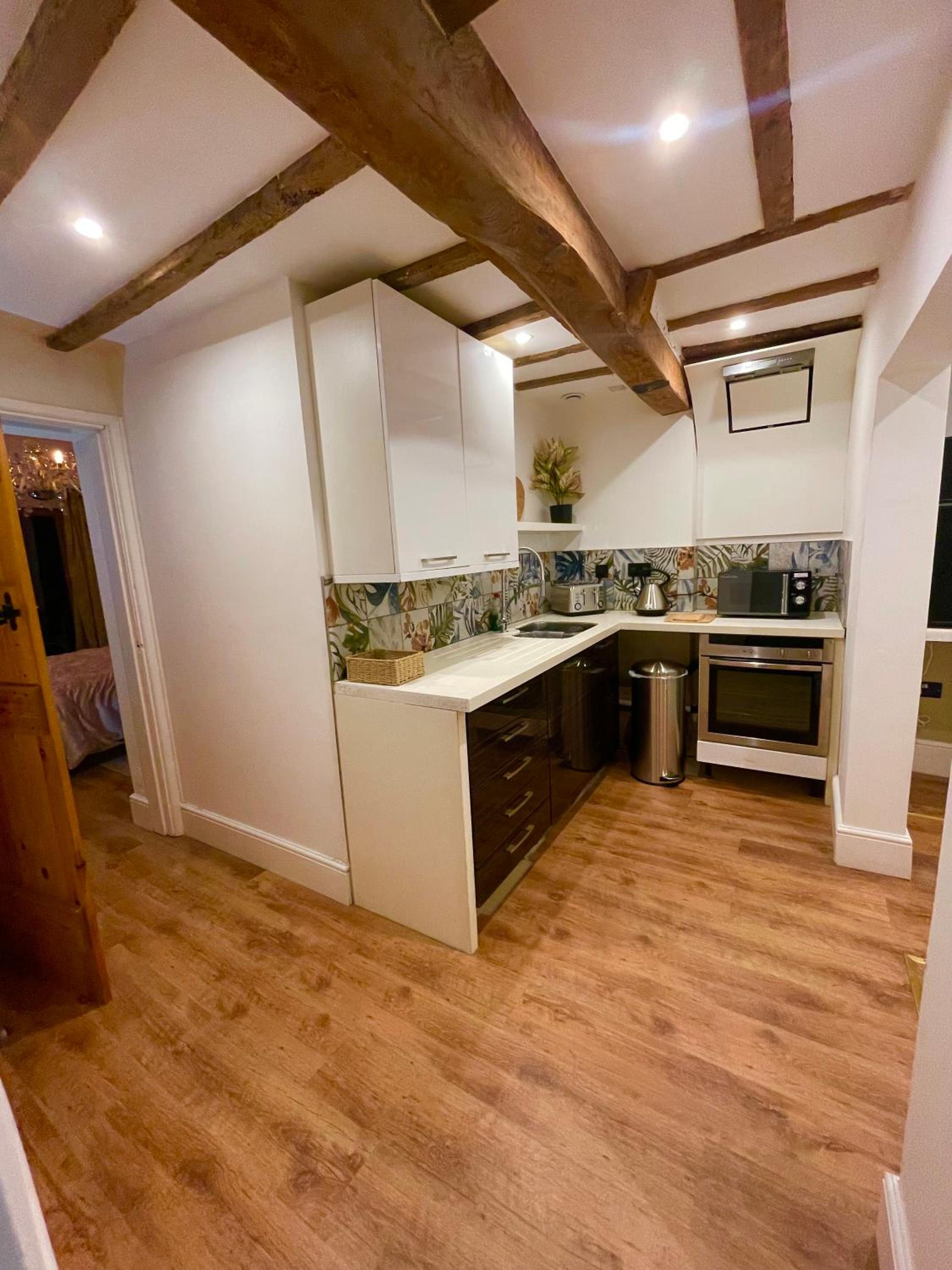 Rooftop One-Bedroom Apartment Near East Midlands Airport