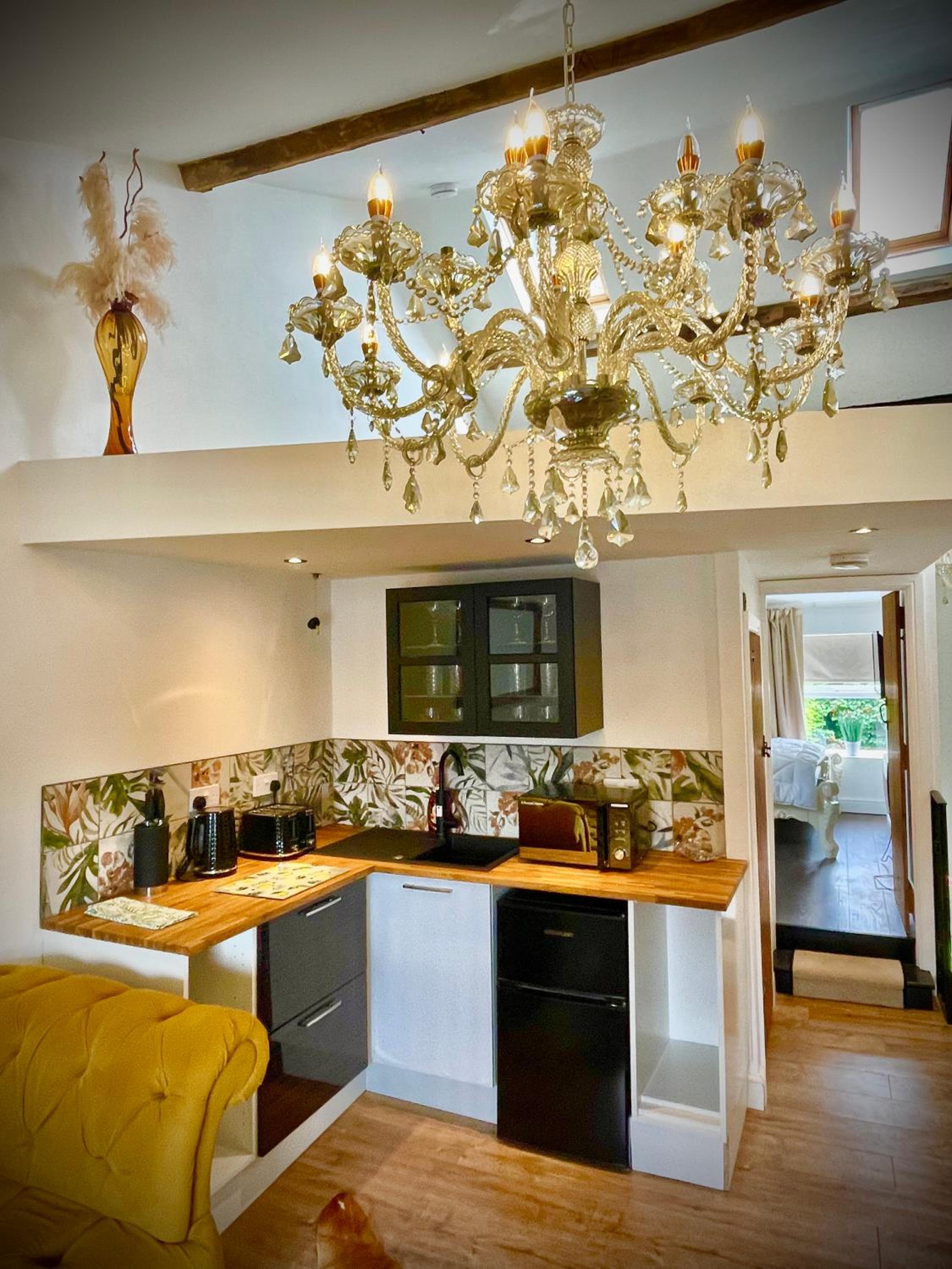 Rooftop One-Bedroom Apartment Near East Midlands Airport